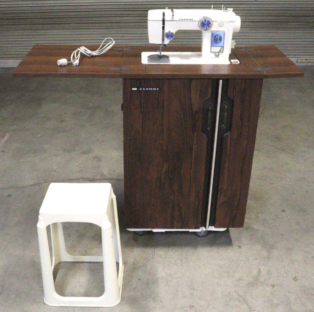 70年代 アンティーク ジャノメ 蛇の目 ミシン台 作業机 裁縫 折り畳み式 Amazon.co.jp: 70年代 アンティーク ジャノメ 蛇の目 ミシン台