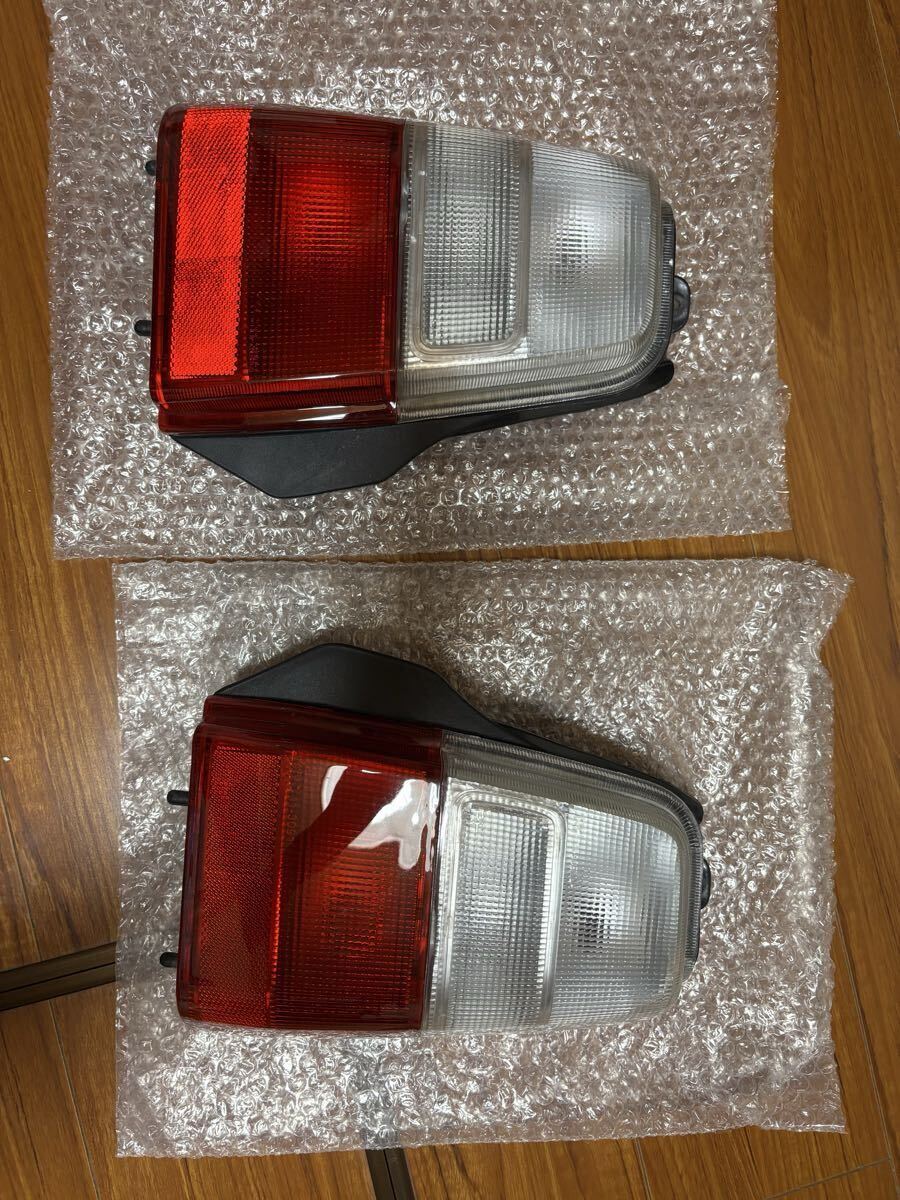 ☆希少☆HA11Sアルトワークス☆ 赤白テールライト 左右セット☆ ☆希少☆HA11Sアルトワークス☆ 赤白テールライト 左右セット 希少