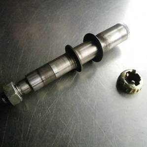 【LMLスターデラックス150 ピアッジオ ベスパ】 フロントホイールスピンドルシャフト アクスルシャフト ☆送料無料☆