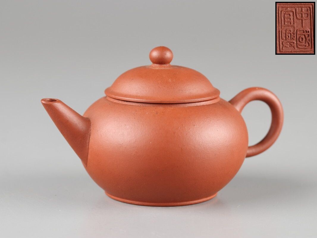 中国宜興紫砂 大型朱泥急須 紫砂細工『美人漢詩図』刻 造形紫砂壺 朱泥 在銘共箱 中国宜興紫砂 大型朱泥急須 紫砂細工『美人漢詩図』刻 造形紫砂壺 朱泥