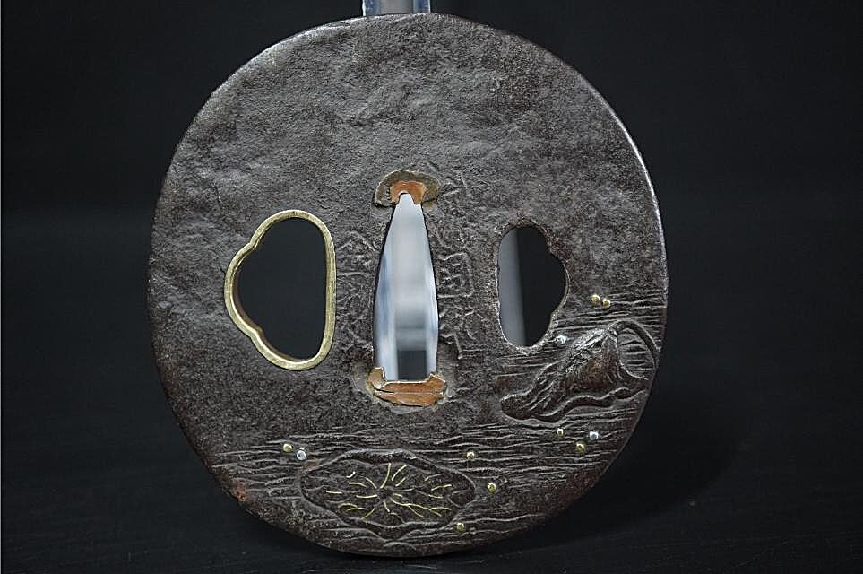 刀鍔 金象嵌 金彩 刀装具 鉄鍔 山水家人図 時代物 刀鍔 金象嵌 金彩 刀装具 鉄鍔 山水家人図 時代物 2025年最新】