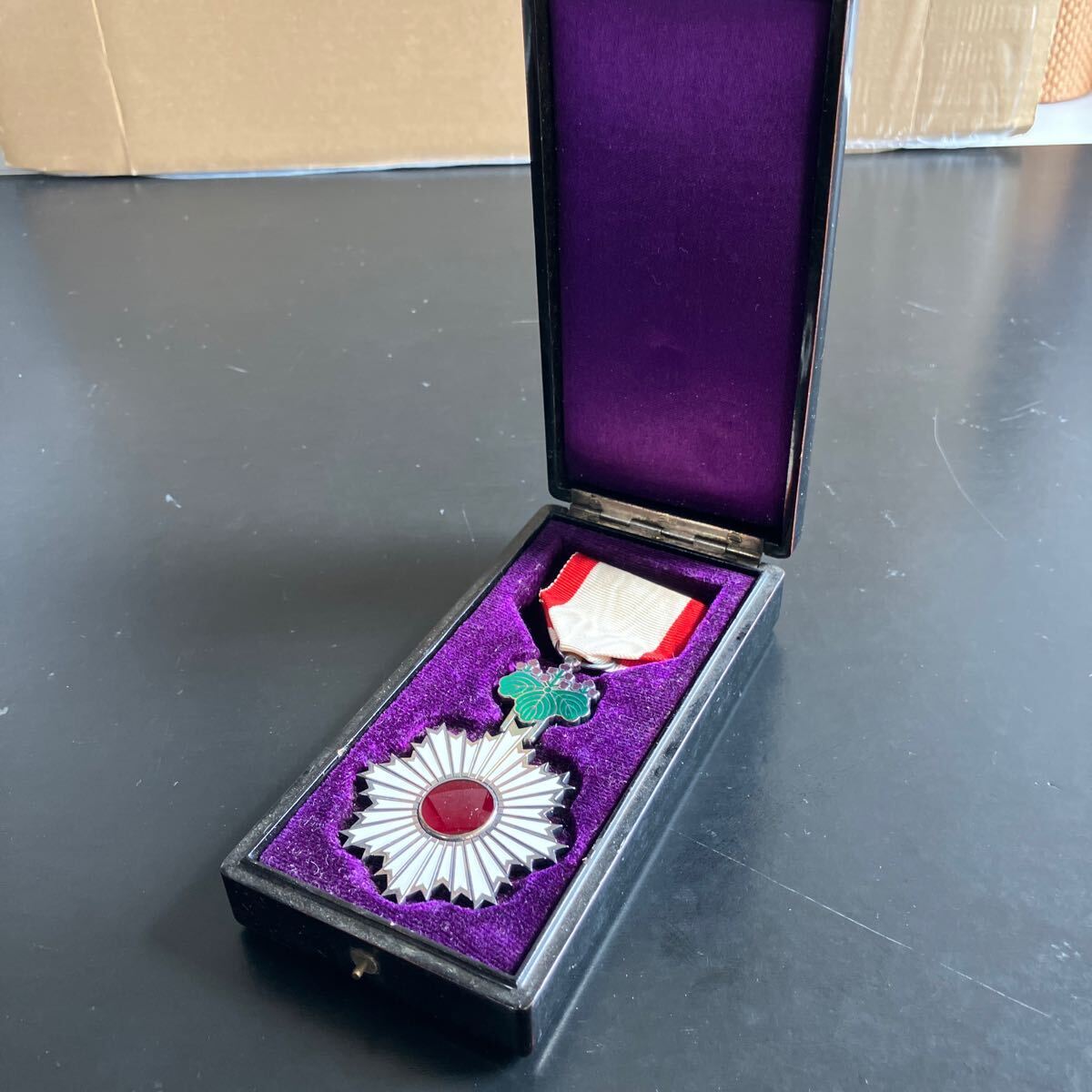 旭日章　置物 2025年最新】Yahoo!オークション -勲章 旭日章の中古品・新品