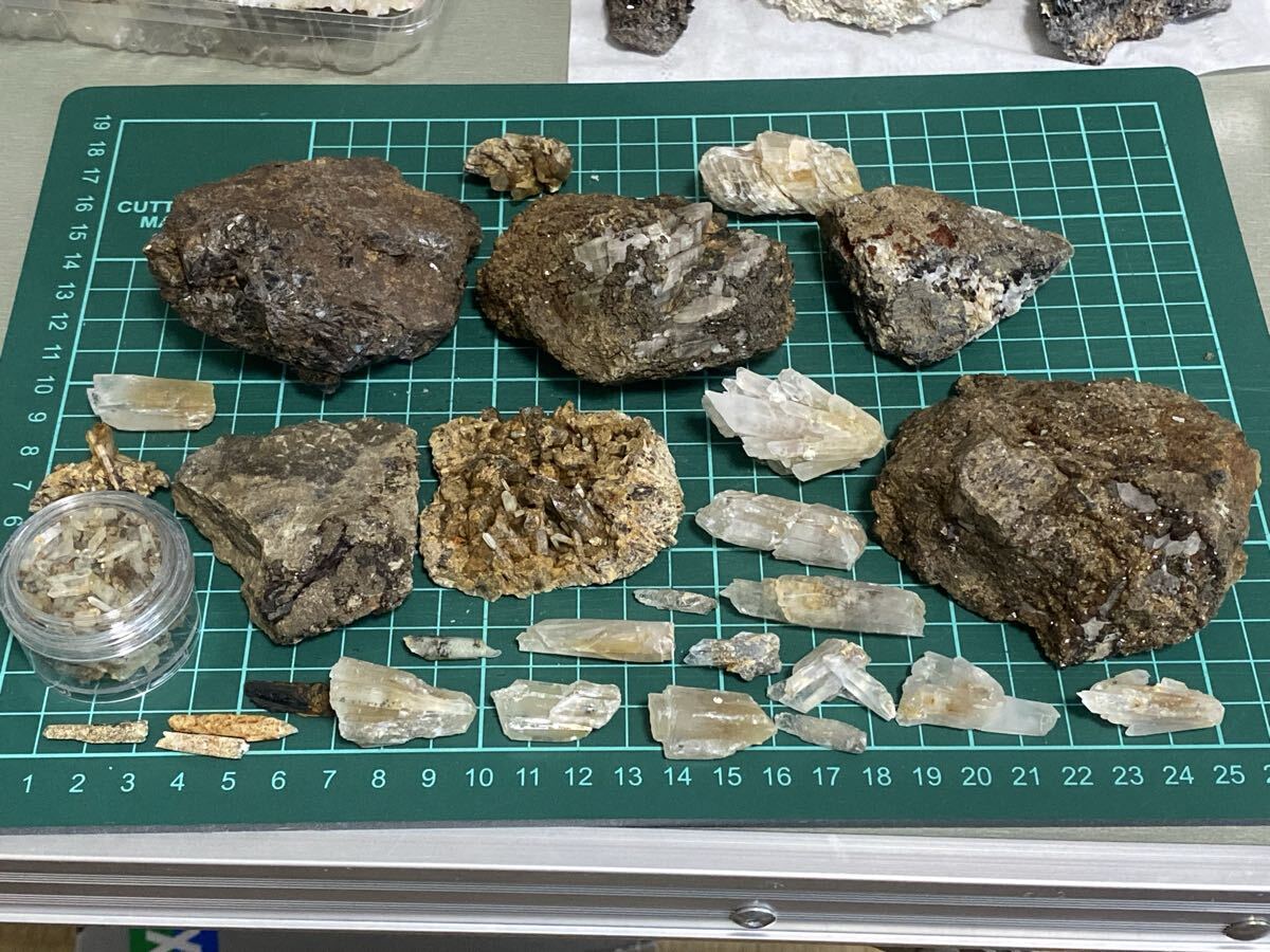 大特価　6 国産鉱物標本　鉄斧石　大分県尾平鉱山 大特価 6 国産鉱物標本 鉄斧石 大分県尾平鉱山 斧石(Axinite)