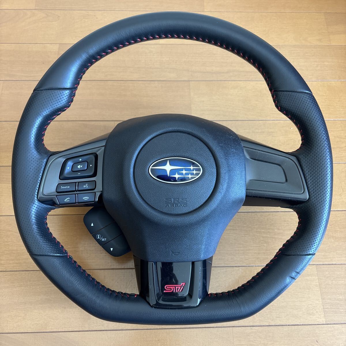 スバル　 ステアリングホイール 赤ステッチ piii_sw-48946
