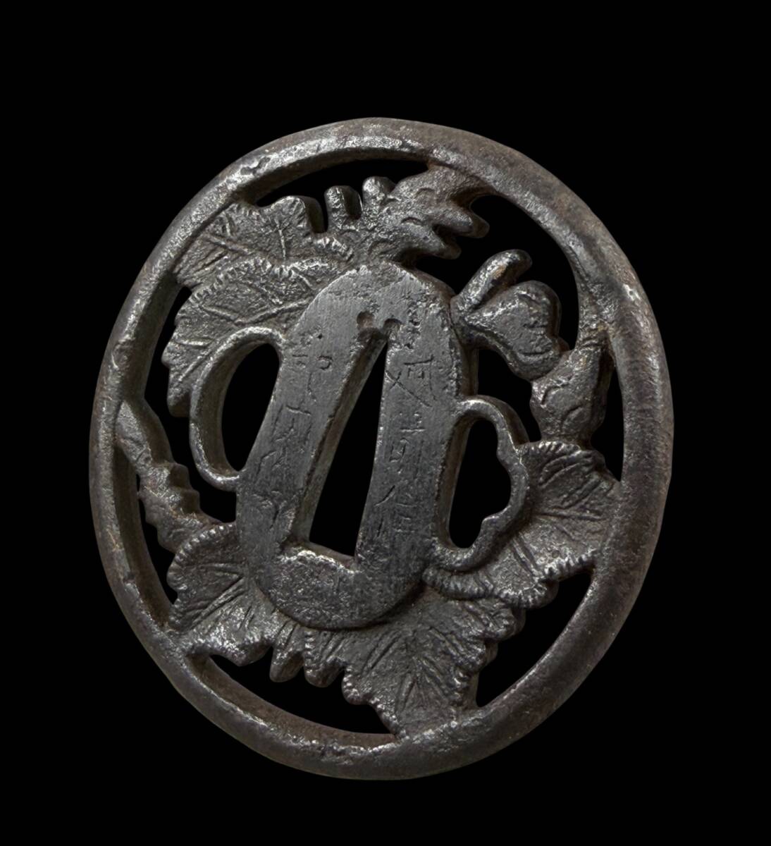 在銘 越前住記内 立葵透かし鉄鍔 鐔 日本刀 刀 刀装具 時代物 真剣 居合い 在銘 越前住記内 立葵透かし鉄鍔 鐔 日本刀 刀 刀装具