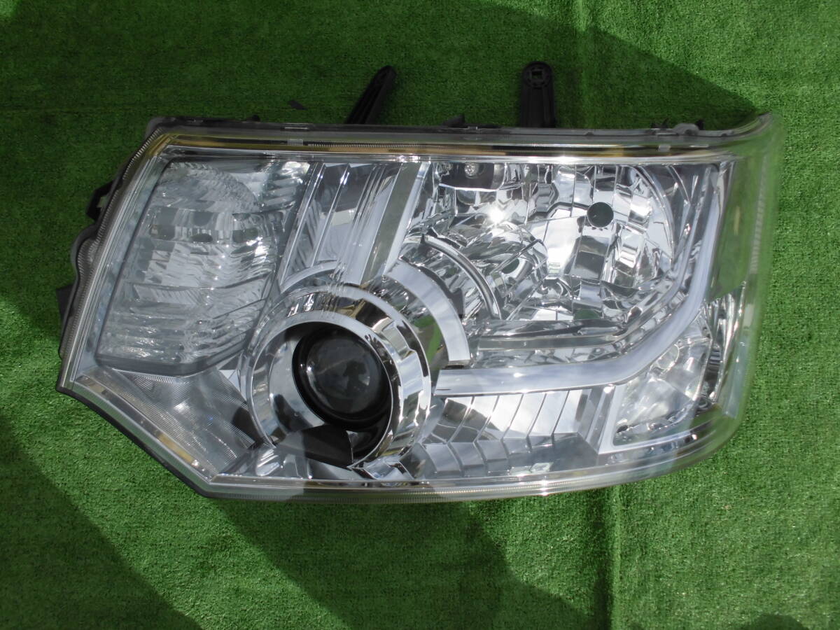 三菱 デリカ D:5 ヘッドライト 左右セット バーナー付 100-87918 三菱 デリカ D:5 ヘッドライト 左右セット バーナー付 100-87918