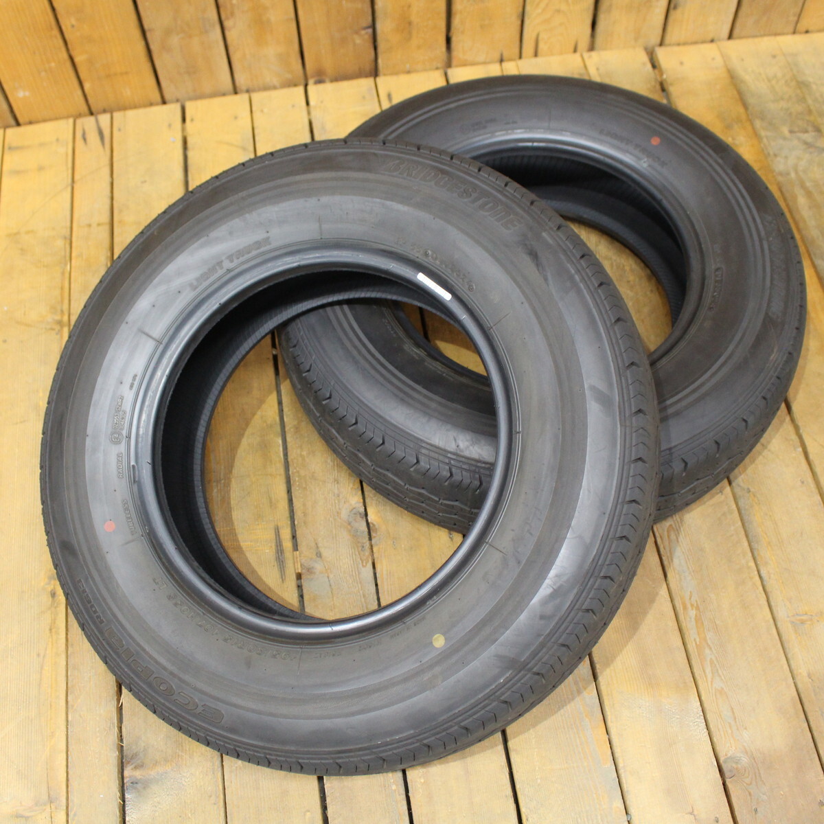 ハイエース新車外し 純正タイヤ DUNLOP 195/80R15 2本セット 2023年製 新車外し バリ溝 美品】トヨタ 200 ハイエース 純正