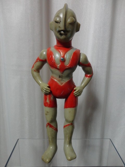 マルサン ウルトラマンジャック ミドル 金目 水色 レトロカラー ソフビ マルサン製初期型ウルトラマンのソフビと、その後のソフビの耳の