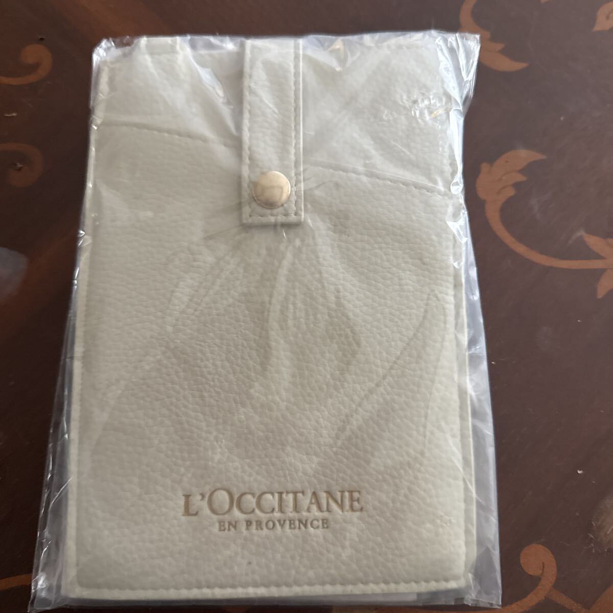 ロクシタン スマートフォンポーチ　非売品 ノベルティ 新品　