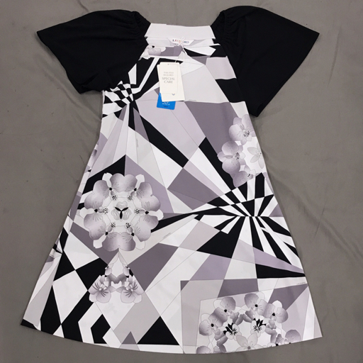 新品 未使用 レオナールのトランプ花柄 シルクロングシャツ 新品 未使用 レオナールのトランプ花柄 シルクロングシャツ