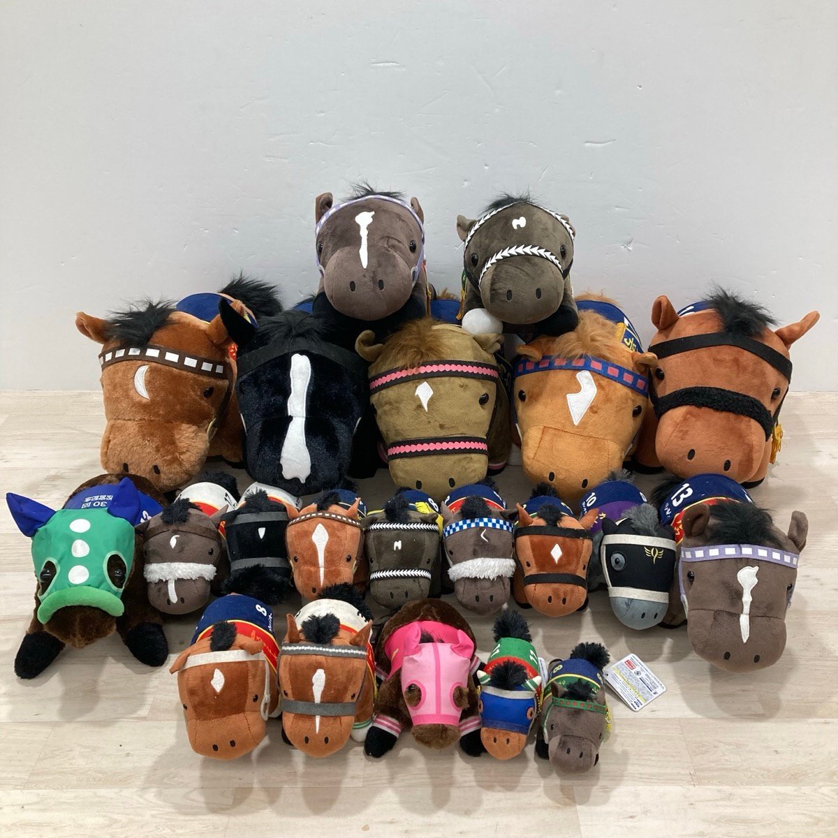 Yahoo!オークション -「競走馬ぬいぐるみ」の落札相場・落札価格