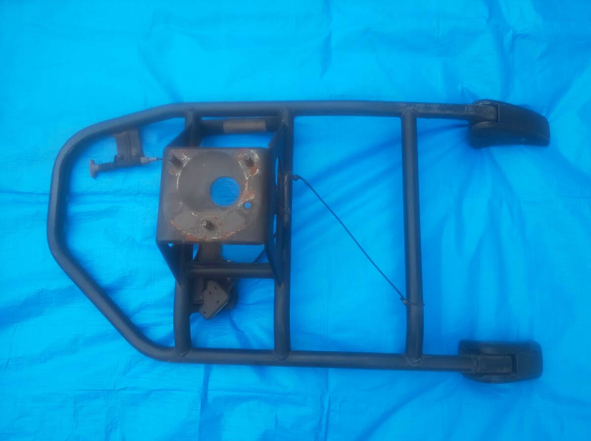 ランクル40背面スペアタイヤキャリアBJ41 ランクル40背面スペアタイヤキャリアBJ41 トヨタランクル40