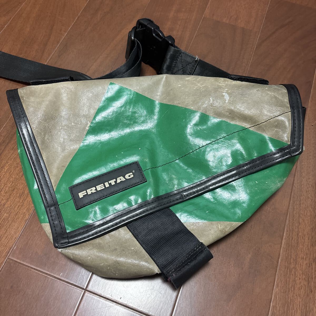 フライターグ　F31 KNIGHT RIDER FREITAG KNIGHT Rider F31 RARE RED × BLUE × WHITEMessenger