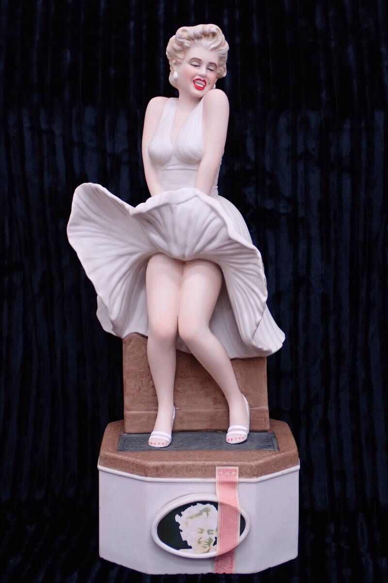 マコーミック マリリンモンロー　陶器ボトル Amazon.co.jp: マリリンモンロー 七年目の浮気 陶器ボトル