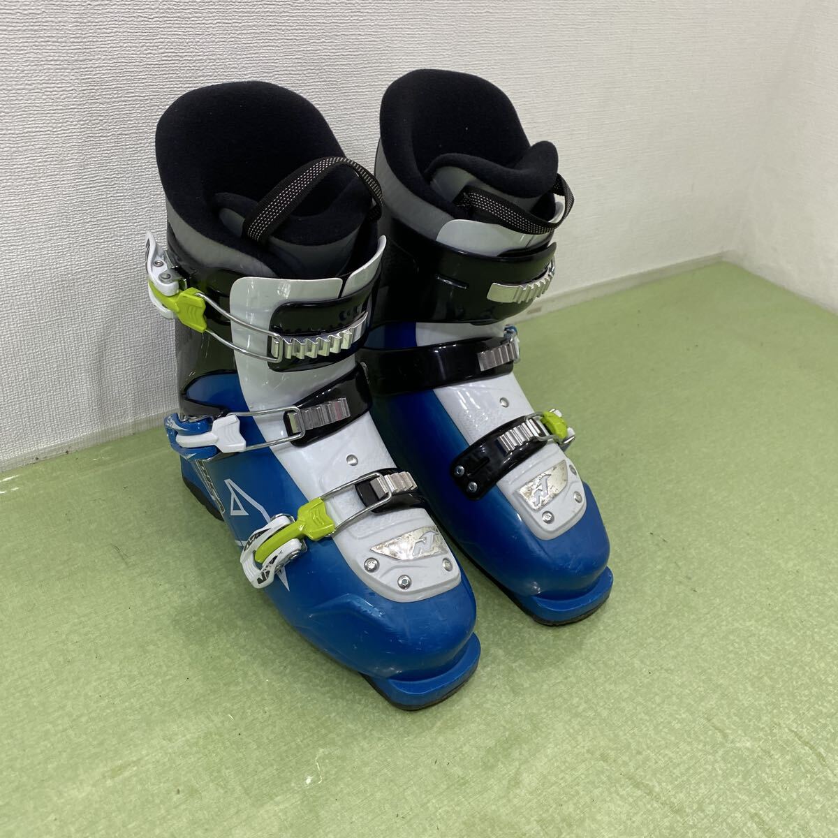 未使用　タグ付　KASTLE 幅広　レディース スキーブーツ 25-25.5cm 未使用 タグ付 KASTLE 幅広 レディース スキーブーツ 25-25.5cm
