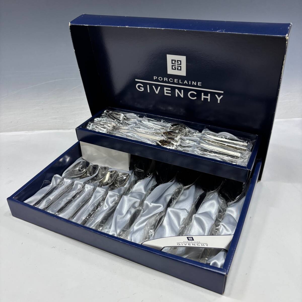 新品未使用　ジバンシー　GIVENCHY カトラリー　24本セット 楽天市場】未使用品 ジバンシー GIVENCHY カトラリー スプーン