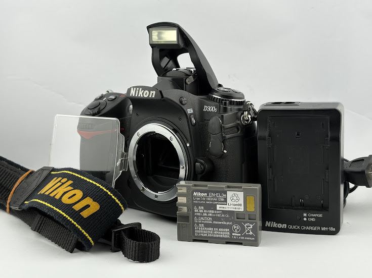 15340 僅か3201回 極美品 Nikon D300S ボディ ニコン 15340 僅か3201回 極美品 Nikon D300S ボディ ニコン - メルカリ