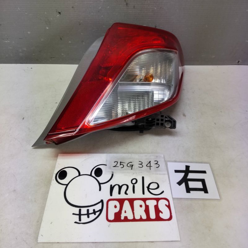 未使用　90系ヴィッツ純正　右テールレンズユニット　81551-52730 未使用 90系ヴィッツ純正 右テールレンズユニット 81551-52730