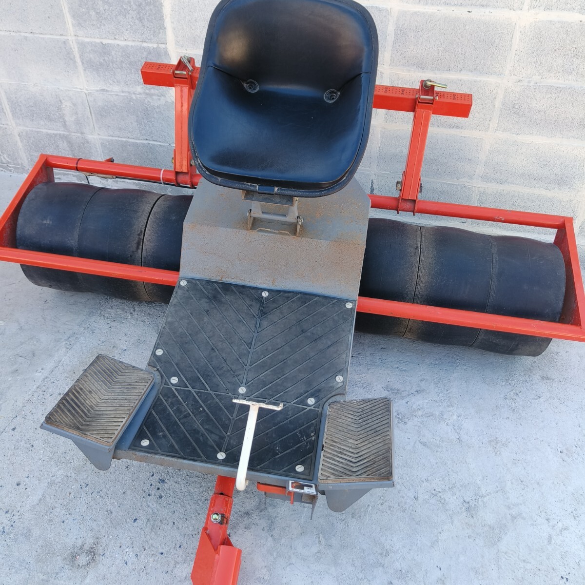 麦踏みローラー　 鎮圧ローラー8連 鎮圧タイヤローラー : 有限会社アグリインデックス