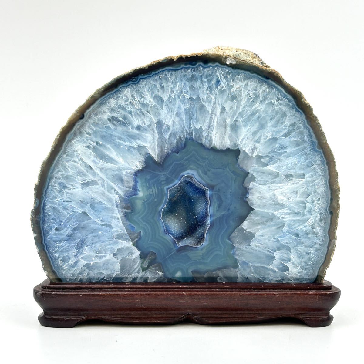 うぶ出し 水石 天然石 鑑賞石 自然石 木製専用台座付き うぶ出し 品評会 楽天市場】【水石】 石手川 油石（うぶ石）台座付 【自然石 鑑賞