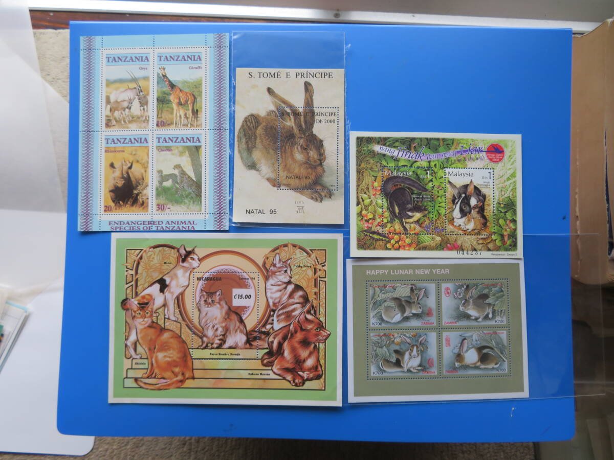 売約外国切手 アンゴラ 動物と森大型30面切手入りシート未使用 訳あり アンゴラ | ☆外国切手アウトレット☆,動物 | 切手の専門店