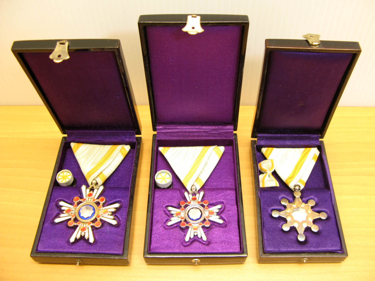 N3343 旧日本軍　勲章　6点セット Yahoo!オークション -「勲章 日本 軍」の落札相場・落札価格
