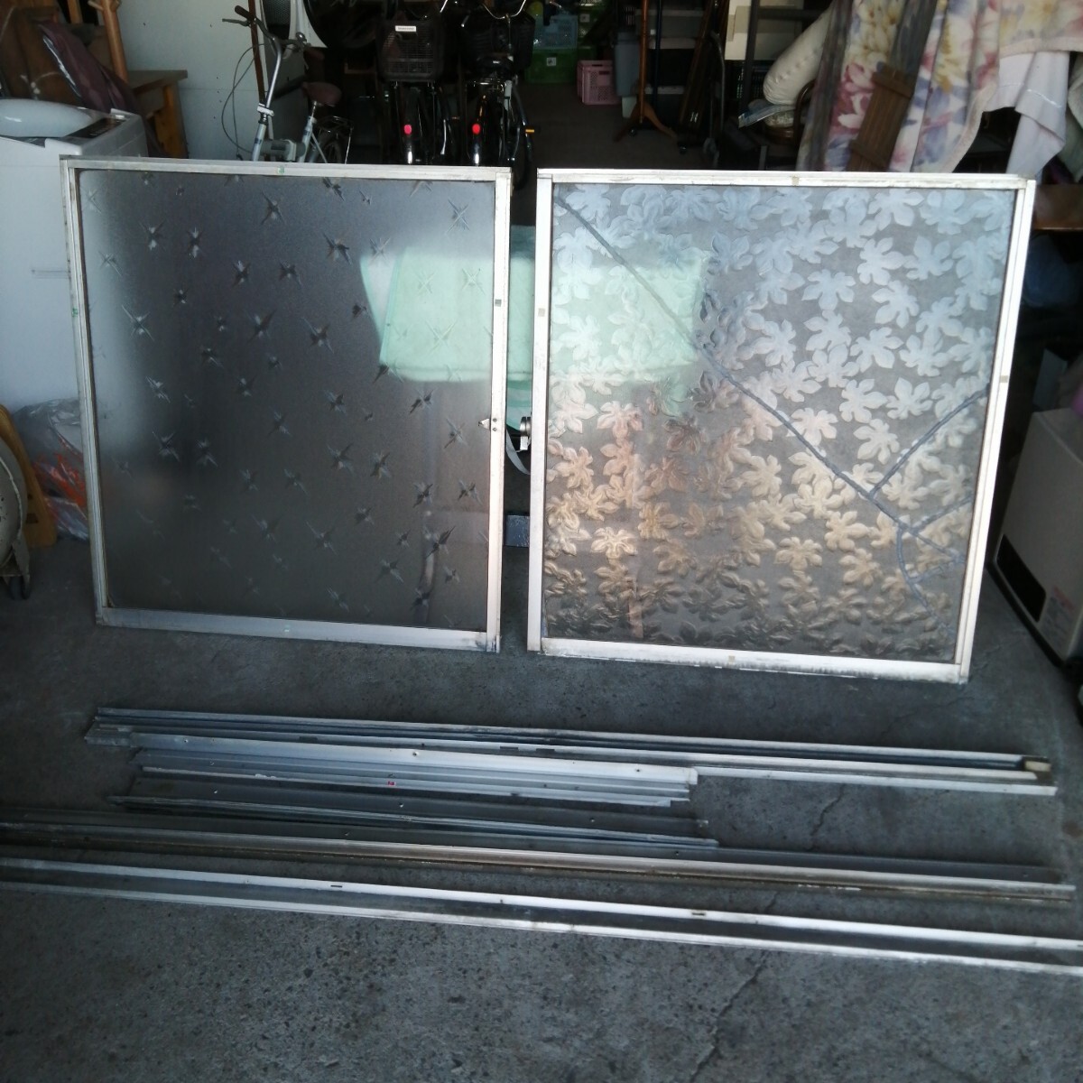 佐賀発　枠付き　広い窓　お風呂　目隠し　アルミサッシ　窓ガラス2枚組　　大工　D