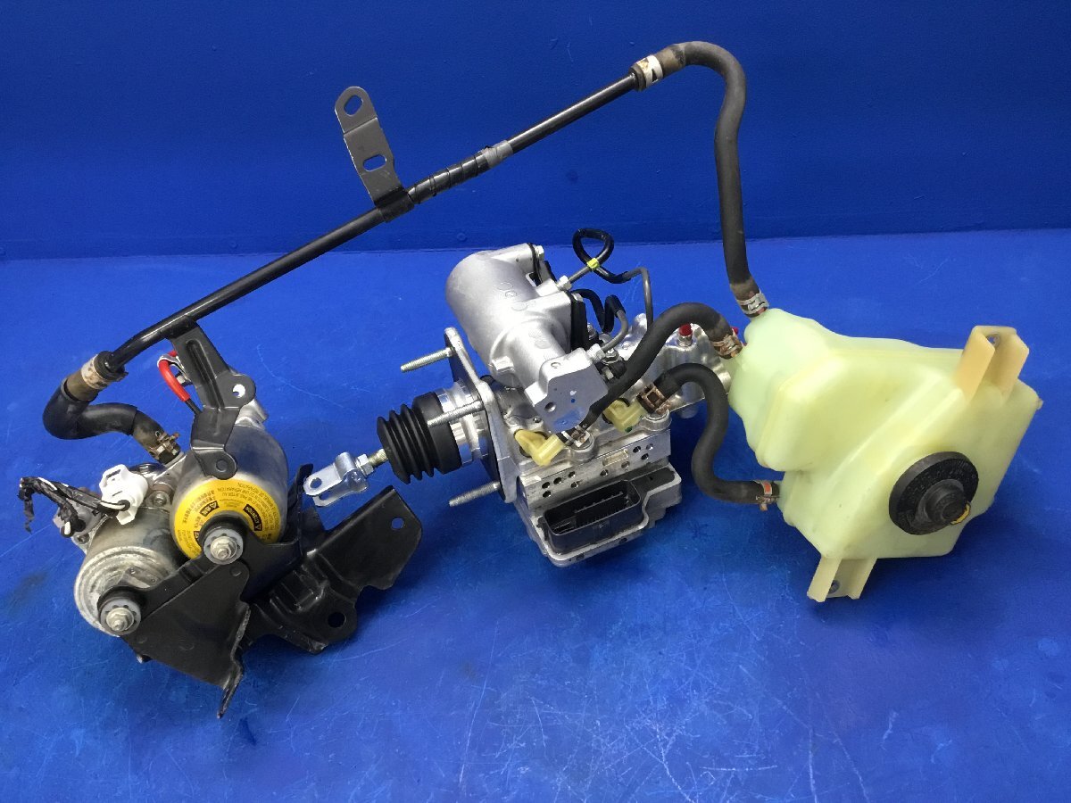 トヨタアクアDAA-NHP10. ABSアクチュエーター アクア NHP10 ABSアクチュエーター 44590-52271 ブレーキ