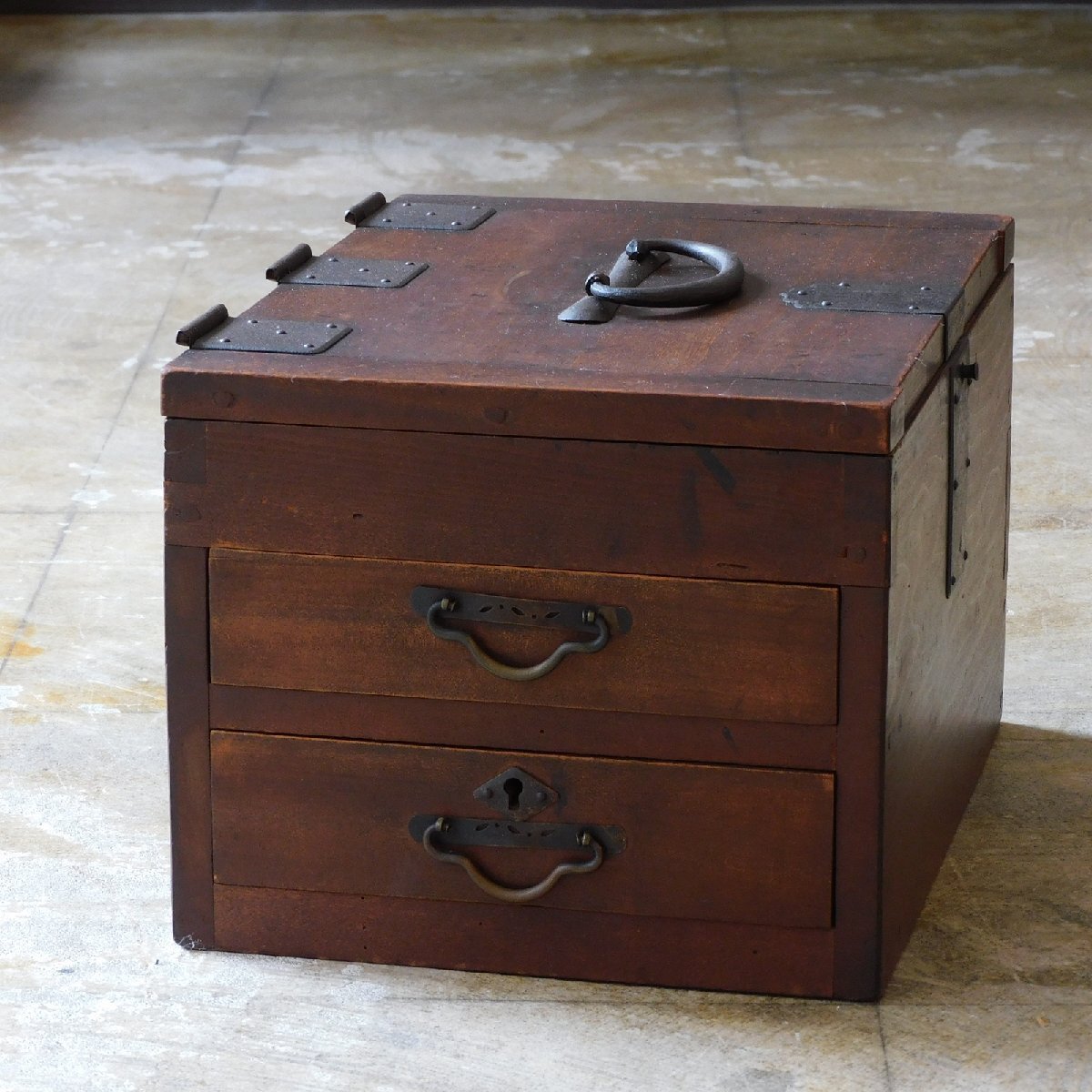 ■逸品 美しい木目 欅材 4杯抽斗 民芸 ローボード/箪笥/引き出し/飾り棚/置床/茶道具/和家具/伝統工芸① 2025年最新Yahoo!オークション -欅 箪笥の中古品・新品・未使用品一覧