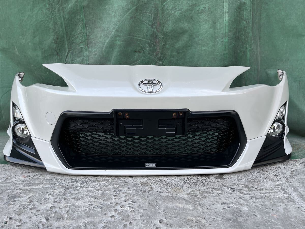 トヨタ86ZN6純正フロントバンパー パールホワイトウインカー、フォグ付き トヨタ86ZN6純正フロントバンパー パールホワイトウインカー