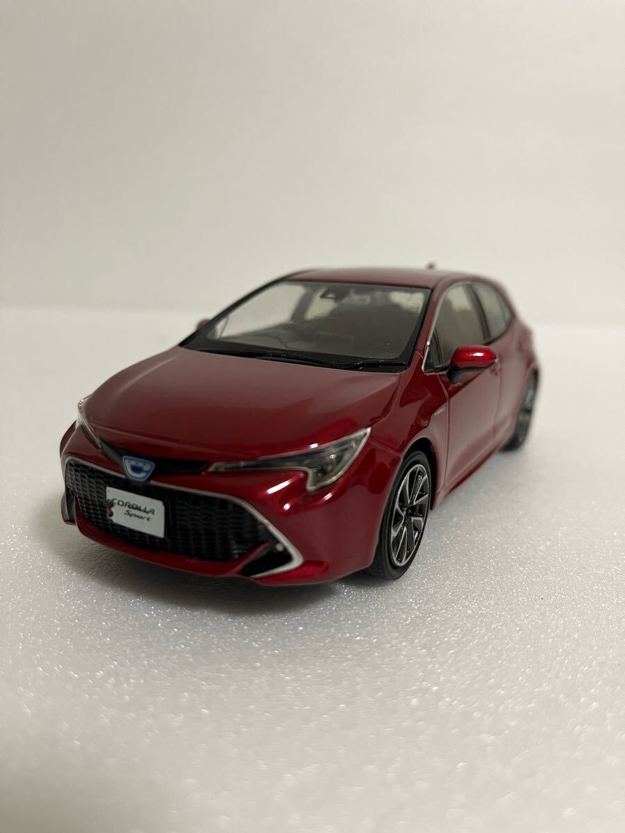 トヨタ　カローラスポーツ　カラーサンプル　ミニカー　ブラック✖️レッド カラーサンプル【1/30 COROLLA Sport】アティチュードブラック