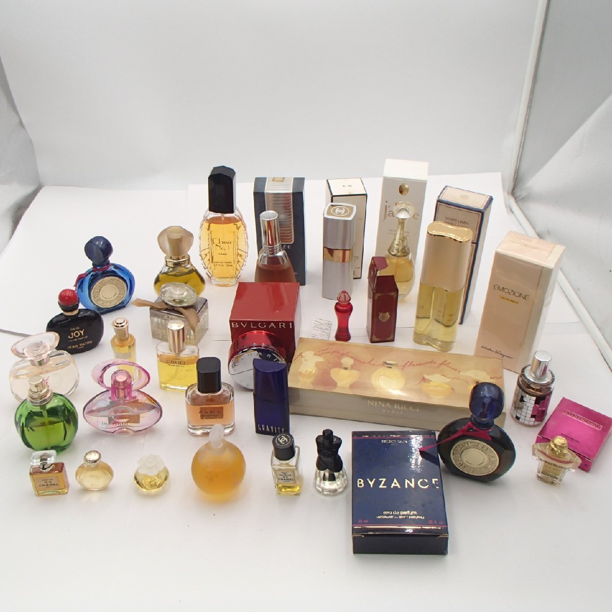 香水 空瓶 残り コレクションケース付 Yahoo!オークション -「香水 空瓶」(香水、フレグランス) の落札