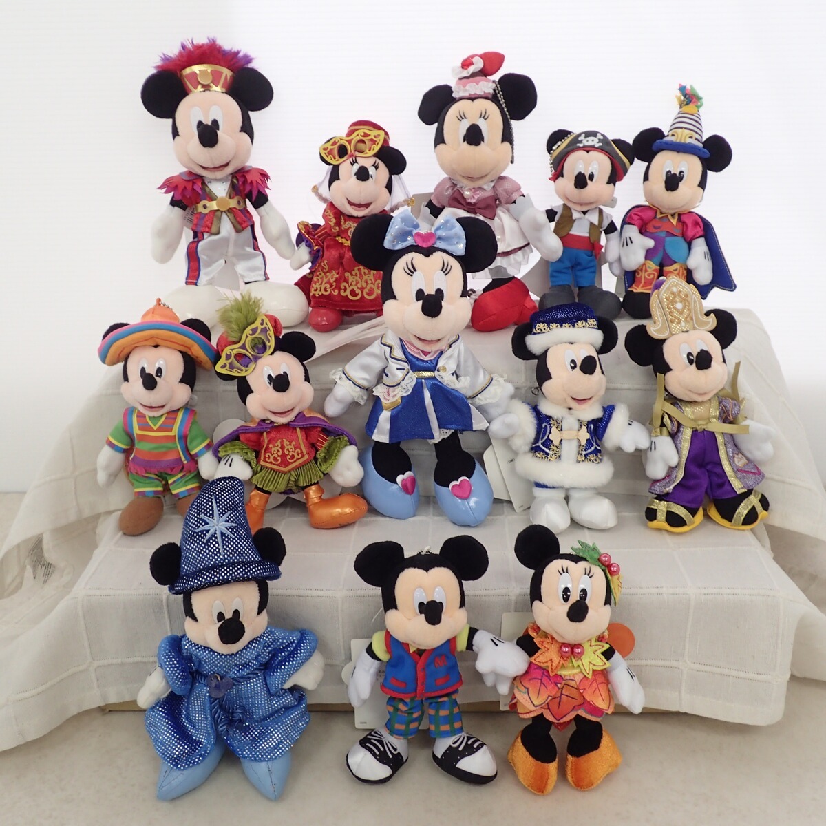 タグ付　激レア　ディズニー　ミッキー　クリスマス　ぬいば　１０体　タペストリー付 タグ付 激レア ディズニー ミッキー クリスマス ぬいば 10体