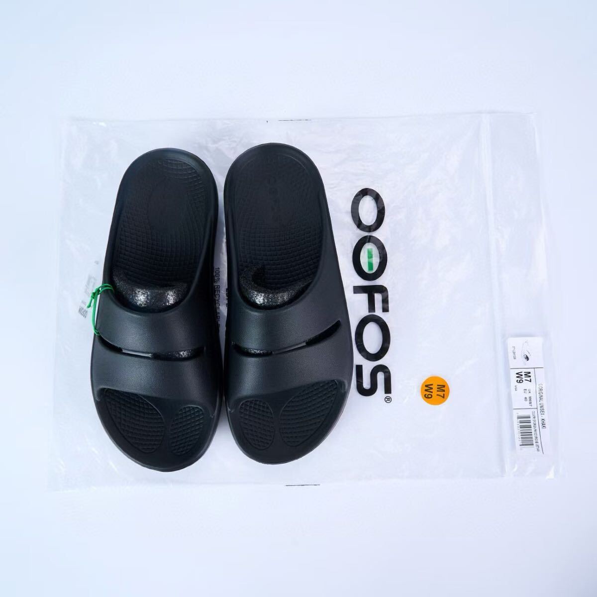 新品未使用　ウーフォス　ブラックサンダル ストラップ付き　38 NEWストラップサンダル【返品不可商品】 （ブラック） -fitfit