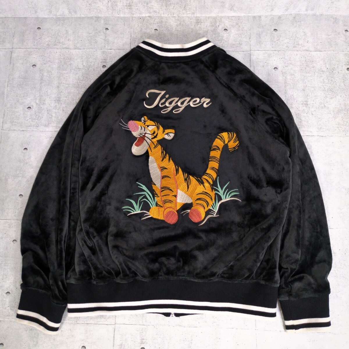 【未使用タグ付きXLサイズ】タイガー刺繍ベロアジャケット 別珍 スカジャン 秋冬 未使用タグ付きXLサイズ】タイガー刺繍ベロアジャケット 別珍