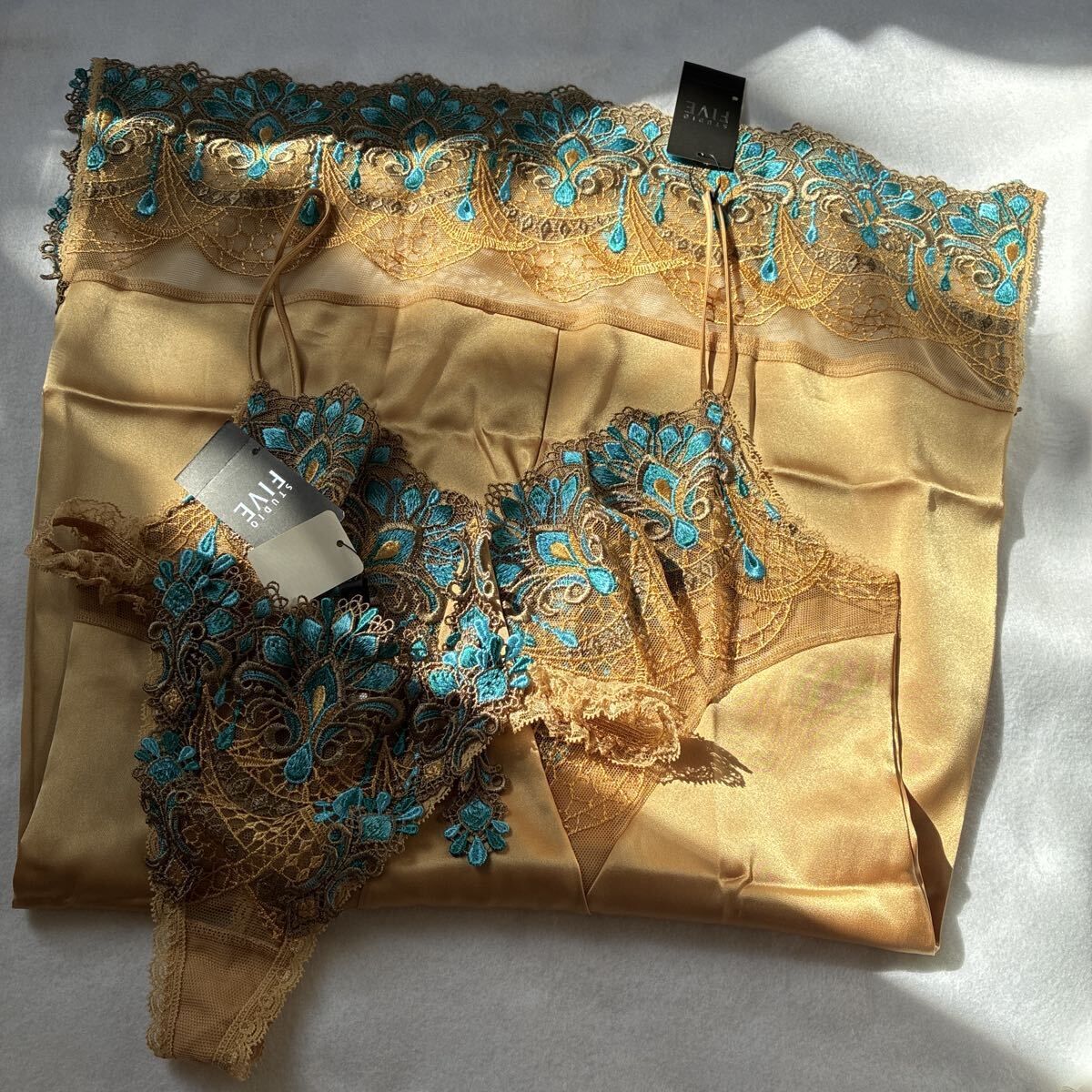 Yahoo!オークション -「スタディオファイブ スリップ」(ファッション