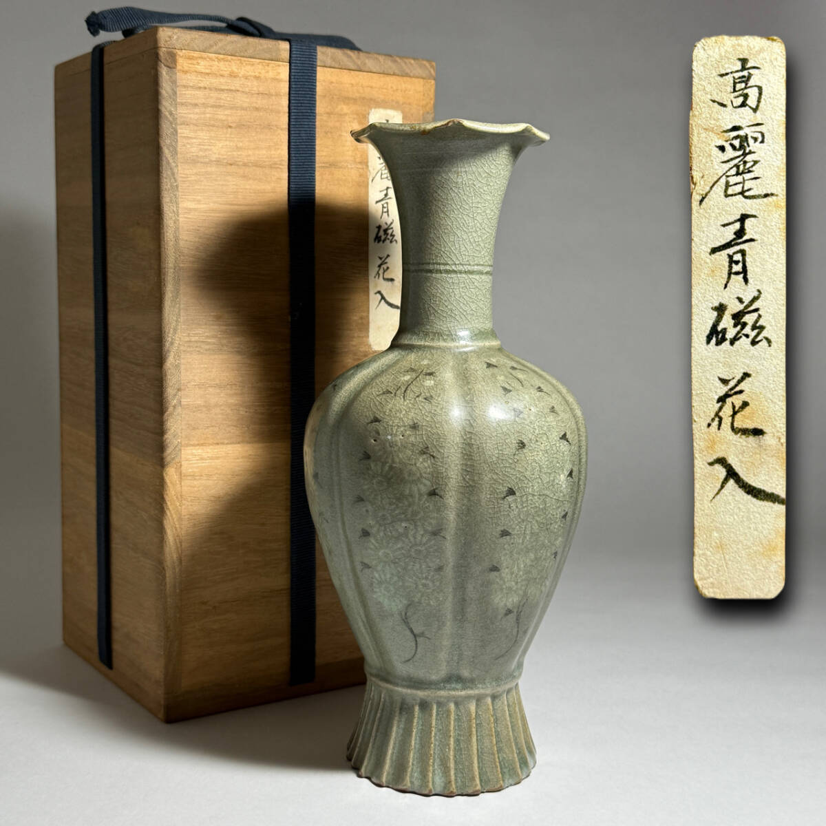 送料無料　李朝染付鶴首花瓶　高さ21ｃｍ　箱付 染錦絢爛草花絵 鶴首花生 | 深川製磁/フカガワセイジ | 三越