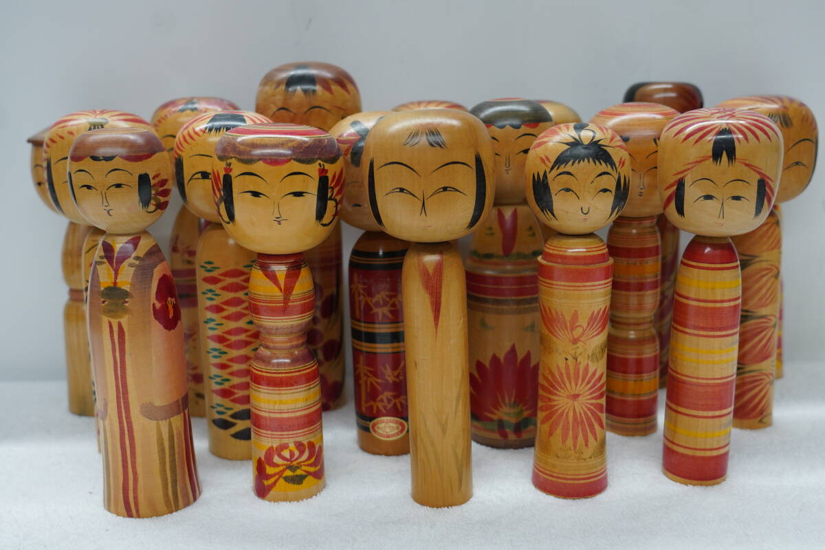伝統こけし　民芸品　18点まとめ売り 伝統こけし 民芸品 18点まとめ売り