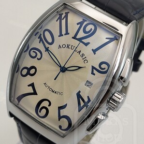 《市場レア》機械式トノーモデル【文字盤と風防のノンパラレル構造が奥行き感を増幅/新品】裏スケ パールホワイト文字盤/ロイヤルブルー革