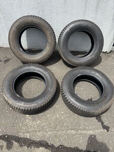 ★2023年42週製造/4本イボ付/バリ溝/215/70R16/BRIDGESTONE/ブリジストン/DM-V3/100Q/BS/スタッドレスタイヤ/スノータイヤ★