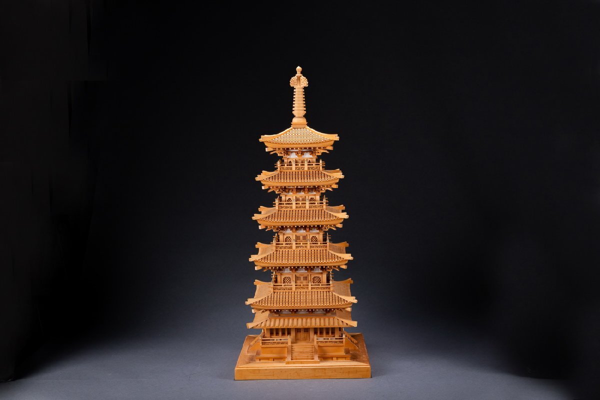 彫刻家 黄賢富 作 五重塔 総檜製 緻密彫り 木製 天然木 置物 オブジェ 大型 彫刻家 黄賢富 作 五重塔 総檜製 緻密彫り 木製 天然木 置物