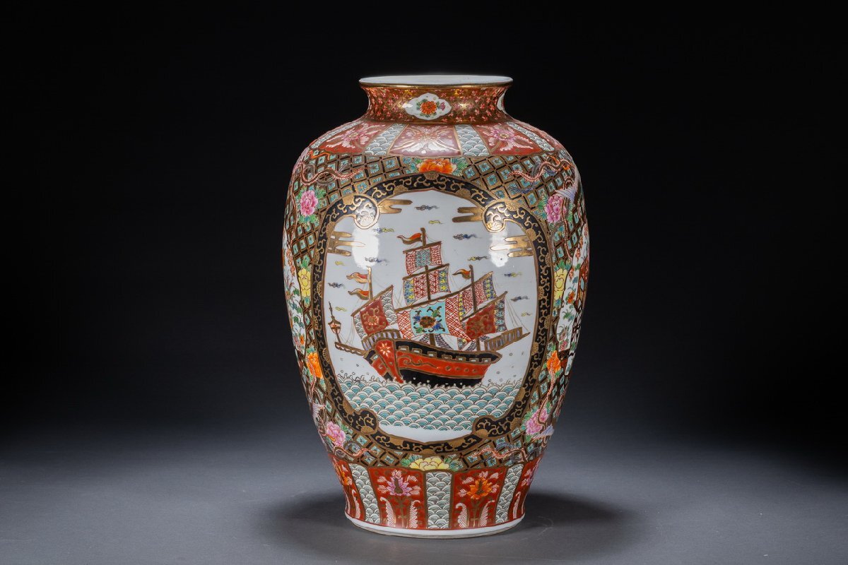 名品　古伊万里　蓋付窓絵花草文壺　状態良し　高さ約33㎝　気品漂う　収集家放出品 名品古伊万里蓋付窓絵花草文壺状態良し高さ約33㎝気品漂う収集家