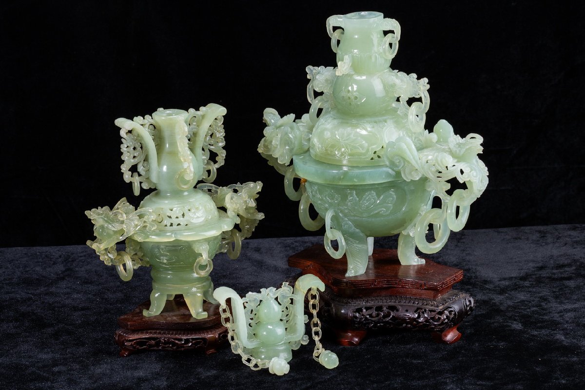 翡翠　香炉　龍　中国　天然石　彫刻　唐木台　置物　1,100g 時代　箱あり 翡翠 香炉 中国美術 翡翠置物 天然石 龍の通販 by あやとり｜ラクマ