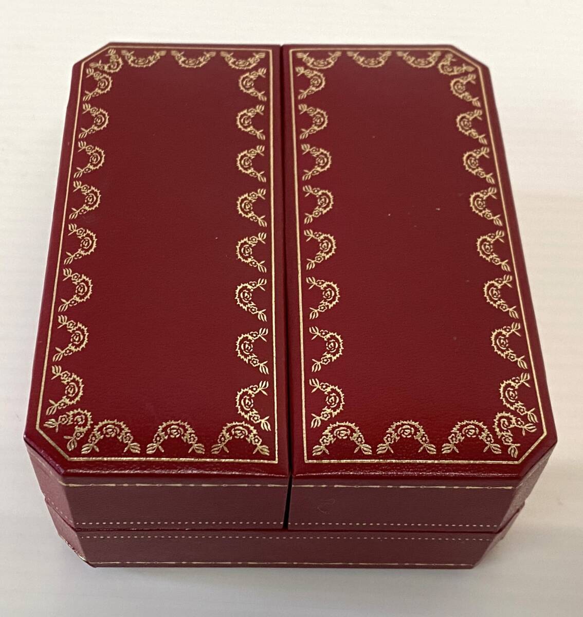 カルチェケース 未使用品 ジミーチュウCASEY フラグメントケース スタースタッズ 黒 ユニ