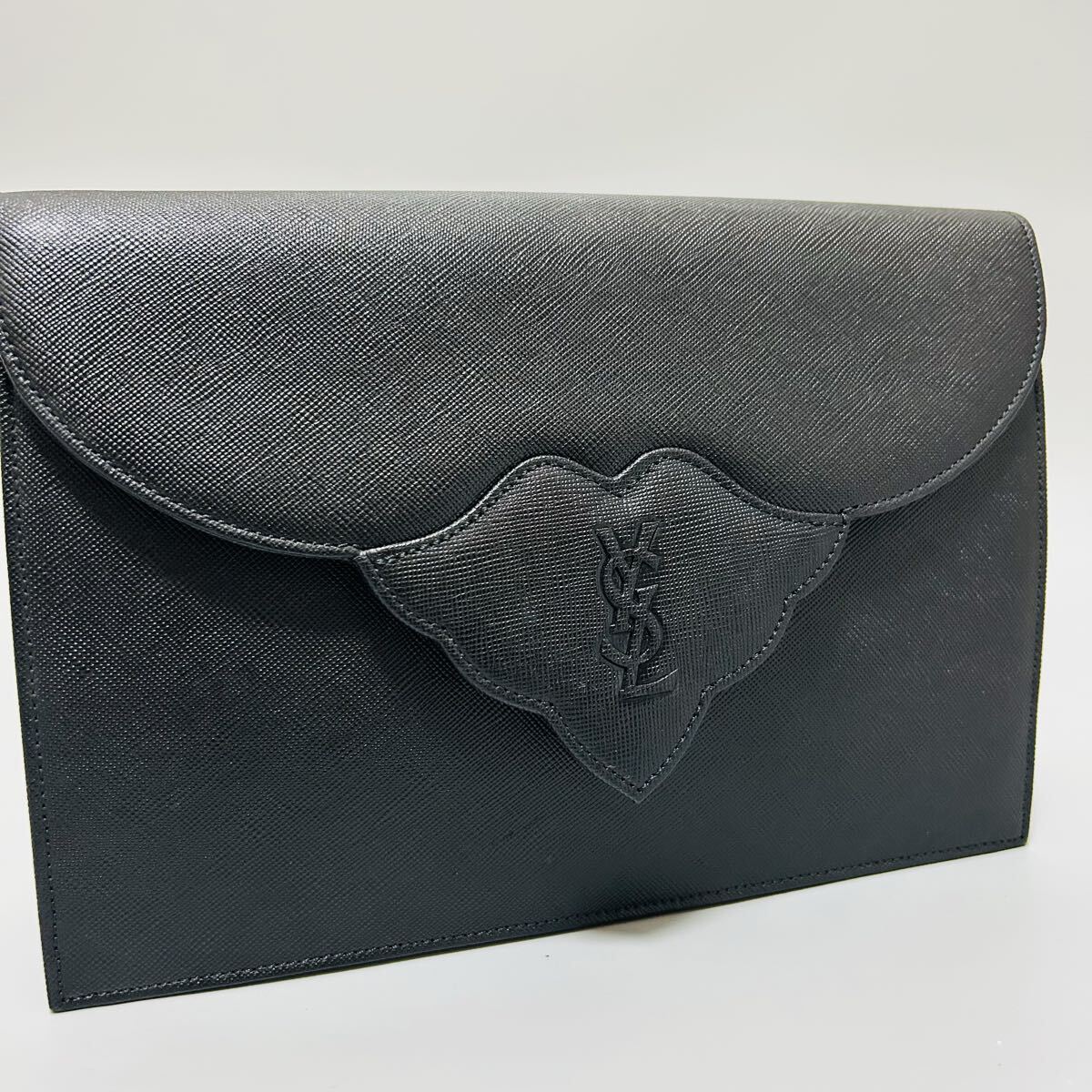 【送料込み】美品★イブサンローラン　クラッチバッグ ヴィンテージ　黒 Yves Saint Laurent イブサンローラン YSLロゴ クラッチバッグ