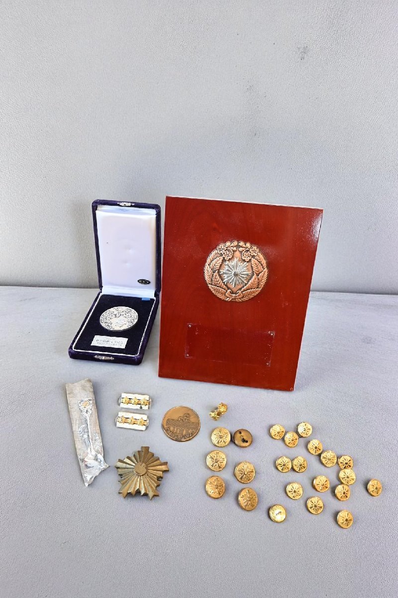 警察階級章　盾　置物　インテリア　記念品　警察官 警察階級章 盾 置物 インテリア 記念品 警察官 Amazon.co.jp