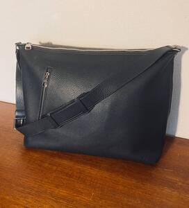 LOUIS VUITTON ( ルイ・ヴィトン ) メッセンジャーバッグ【 極美品 】黒 レザー ショルダーバッグ 小旅行
