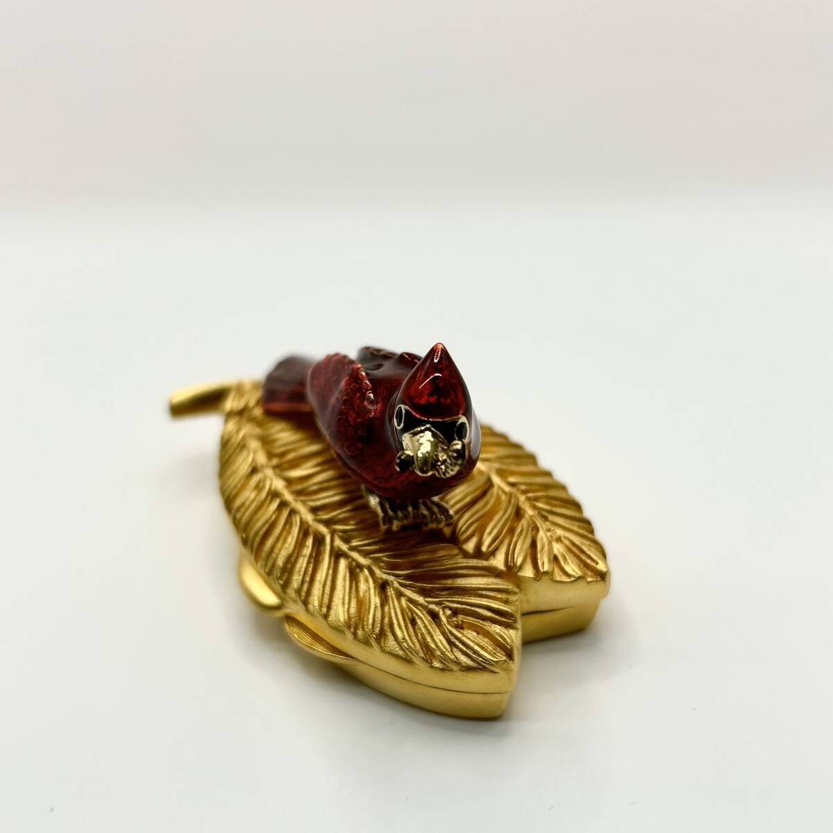 新品未使用 エスティーローダー　ソリッドパフューム 練り香水 キリン エスティーローダー練り香水