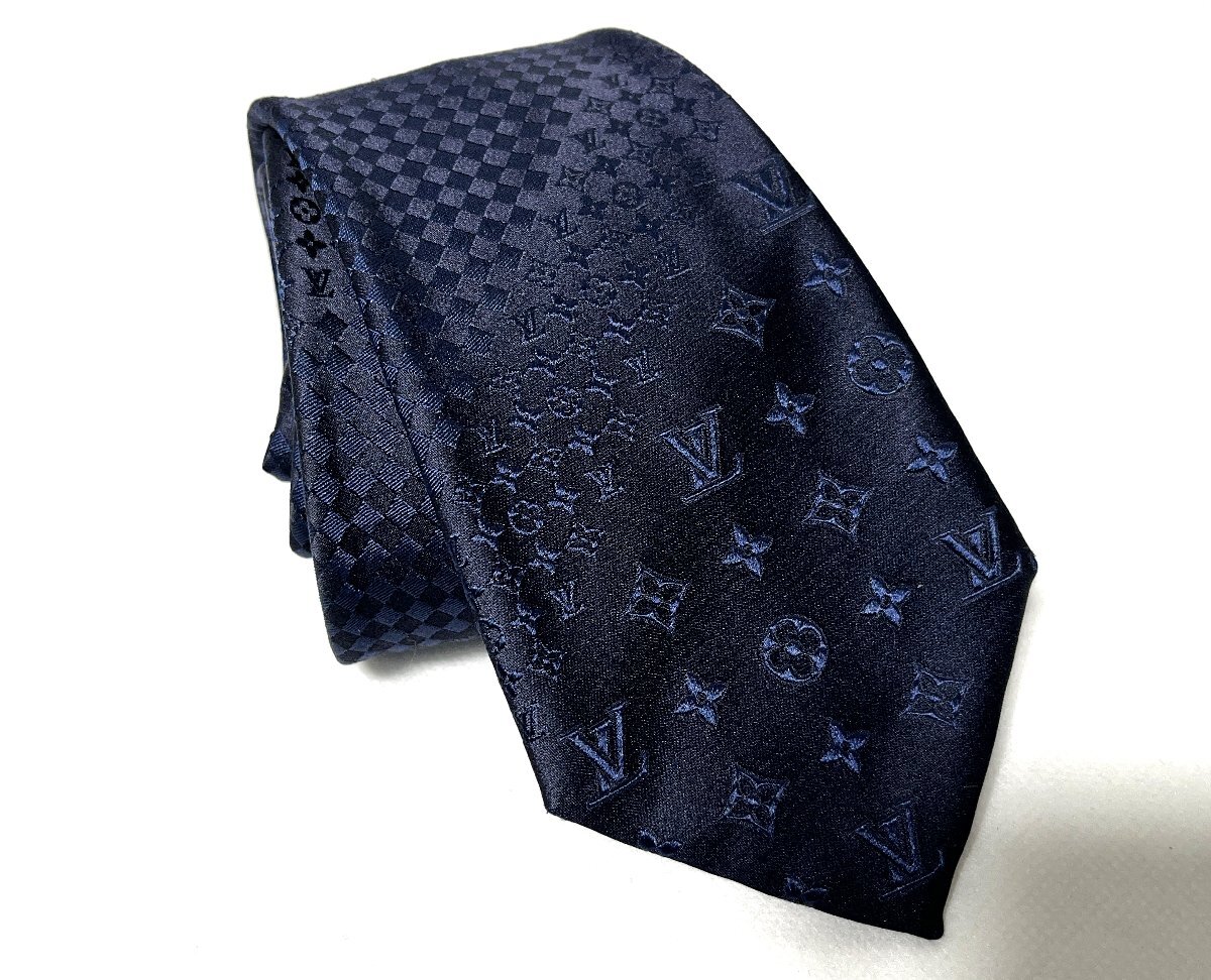 極美品 極上ウール ダブルブレストスーツ× LOUIS VUITTONネクタイ 極美品 極上ウール ダブルブレストスーツ× LOUIS VUITTON