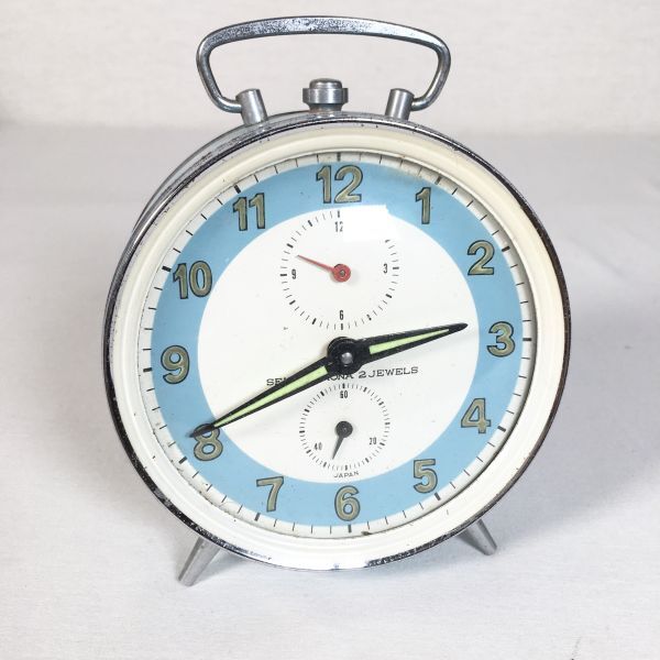 SEIKIO・ゼンマイ目覚まし時計・未使用・日本製。 国産の古いレトロな目覚まし時計 SEIKO 置き時計 ゼンマイ式